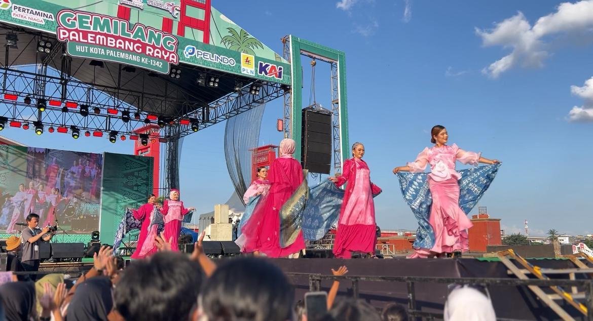 Meriahkan Acara Gemilang Palembang Raya HUT Kota Palembang Ke-1342, Lapas Perempuan Kelas IIA Palembang Tampilkan Produk Karya Warga Binaan dan Fashion Show Batik Jumputan